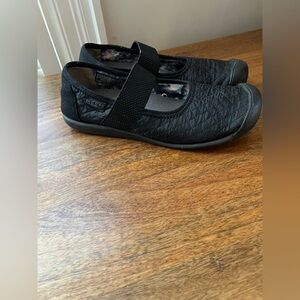 Keen Black Flats with Elastic Strap sienna Mary Jane’s.
